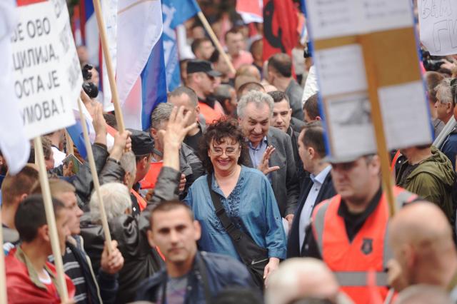 Mladiæev sin uz vlast, Karadžiæeva æerka uz opoziciju