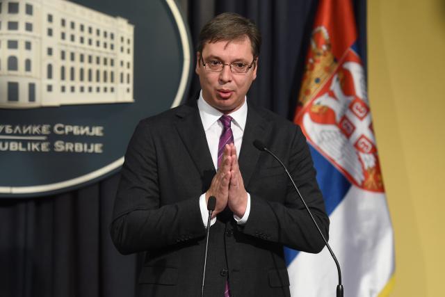 Vucic meets with EU Commissioner Hahn