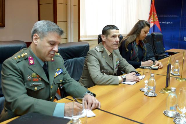 Defense minister meets with NATO liaison in Belgrade