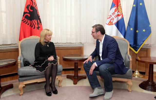 Vucic receives Albanian opera singer Inva Mula