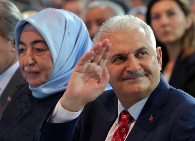 U novoj turskoj vladi novi samo premijer i ministar za EU