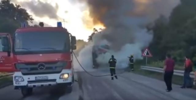 Izgoreo đački autobus na putu Podgorica – Cetinje / VIDEO