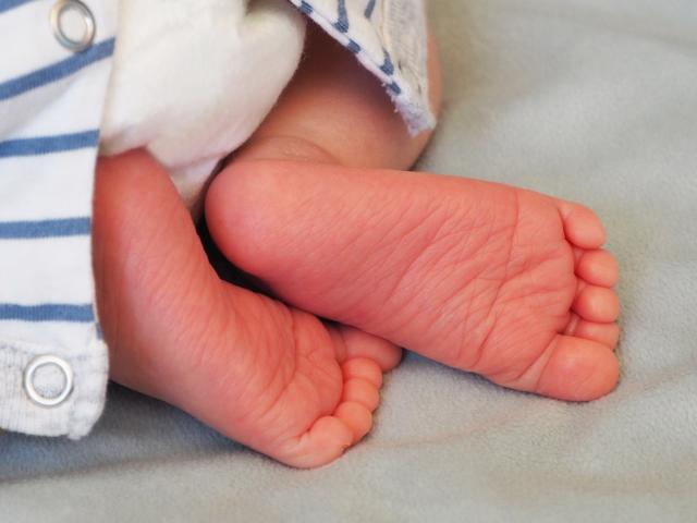 Tinejdžerka rodila bebu tešku 6,8 kilograma