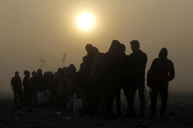 Sto hiljada Sirijaca pešice krenulo ka granici Turske