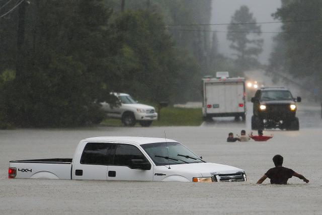Poplave u Teksasu i Kanzasu, troje mrvih,nestao deèak FOTO