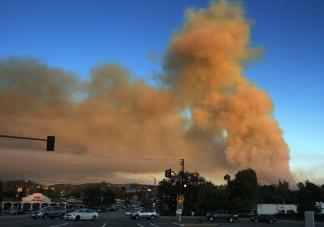 Bukti požar u Kaliforniji: Evakuacija, helikopteri / VIDEO