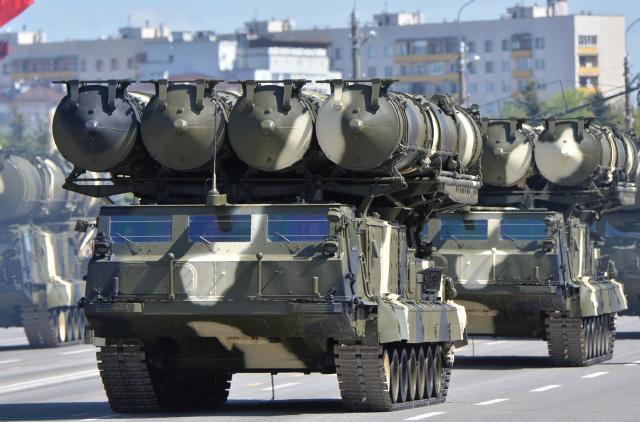 Ruska vojska dobija šest raketnih sistema S-400 Trijumf