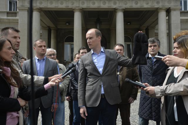 "Vucic lost credibility and legitimacy to form government"