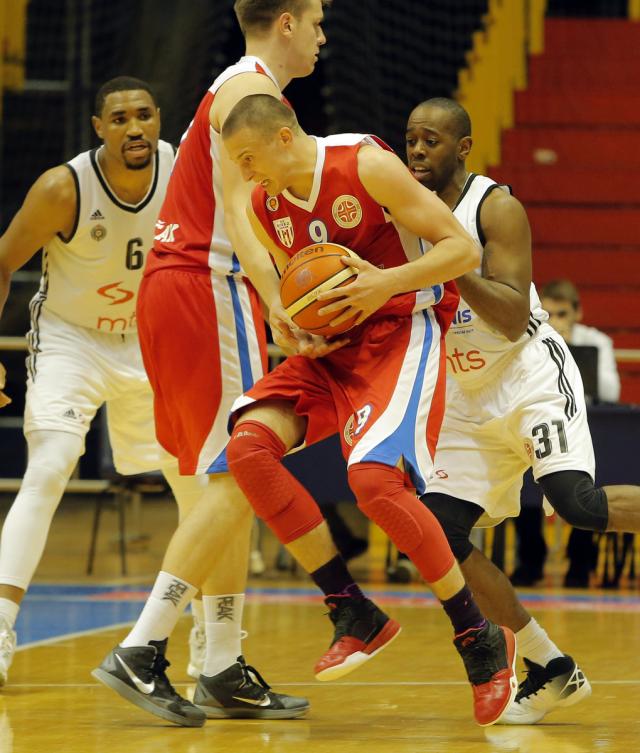 Ništa od Partizana, Avramović u Varezeu