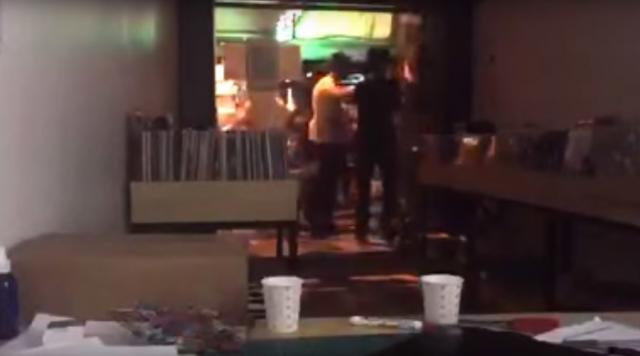 Istanbul: Islamisti uništili prodavnicu ploèa / VIDEO