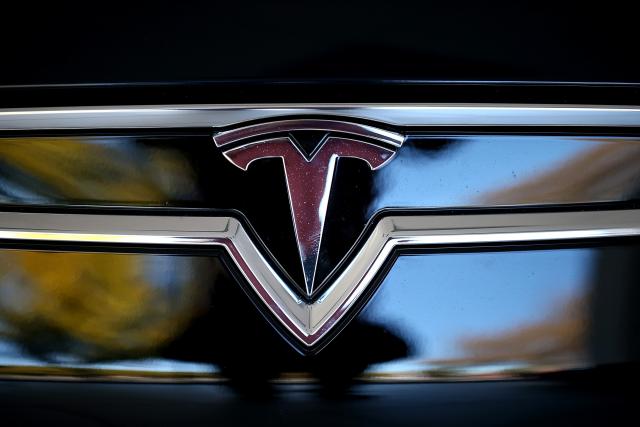 Tesla S kao amfibija, čak i Mask kaže da može VIDEO