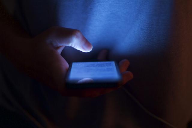 Korisnici smartphonea privremeno oslepljeni