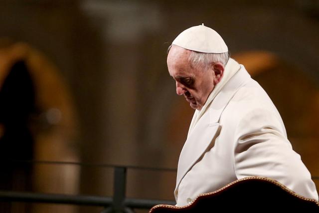 Posle salve kritika: Papa pustio goluba mira Turskoj