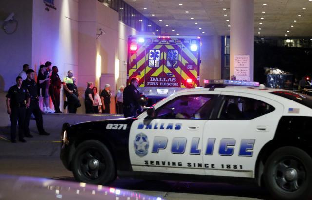 Five police officers killed by sniper fire U.S. city