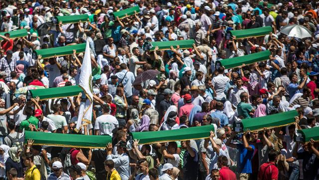 Bosanski mediji kritikuju vašarsku atmosferu u Srebrenici