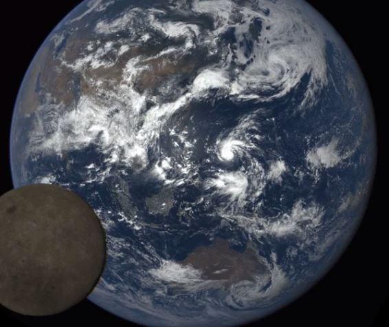 Satelit je snimao Zemlju, ali je Mesec uleteo u kadar (VIDEO)