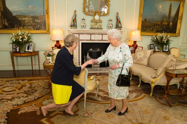 Britanija dobila premijerku – Terezino "da" kraljici FOTO