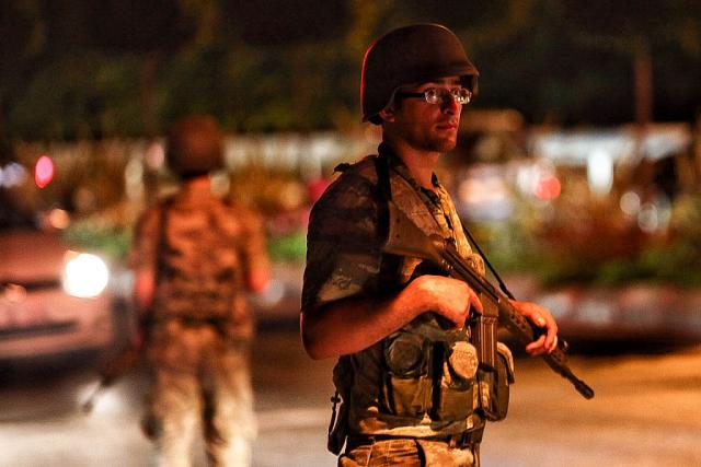 Turski vojnik muškarcu: Idi kući, puč je u toku /VIDEO