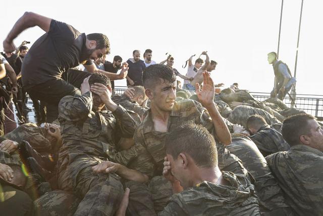 Prebegli turski oficiri danas pred grèkim sudom