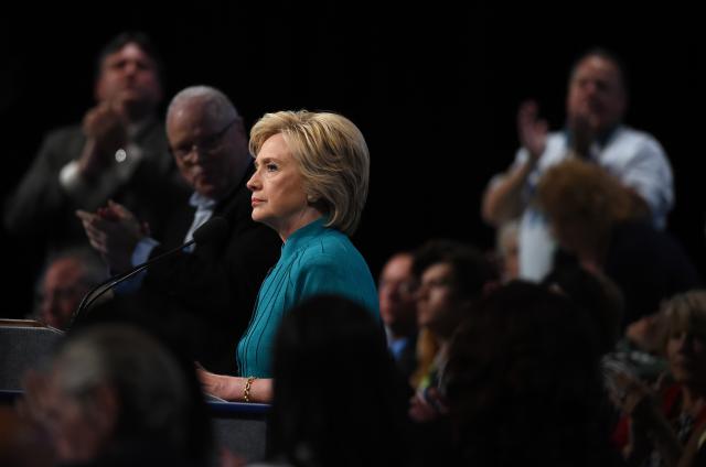 Anketa: Klintonova za osam procenata ispred Trampa