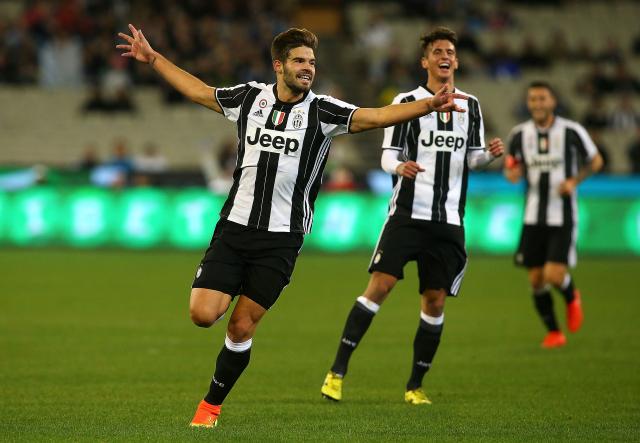 Juventusov "klinac" postigao gol sa pola terena