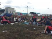 Dvoje migranata kolabiralo na granici, u BG 700 ljudi