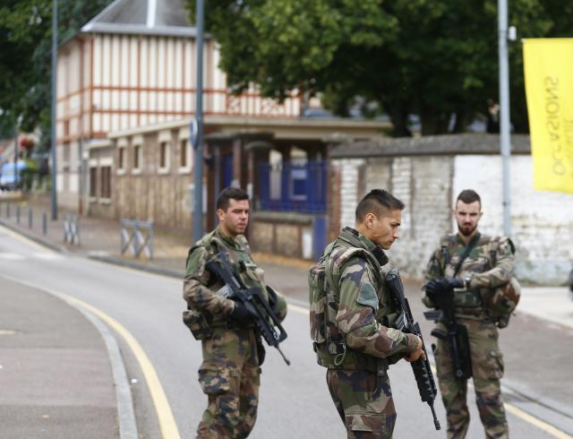 Napadač iz crkve poziva muslimane: Uništite Francusku