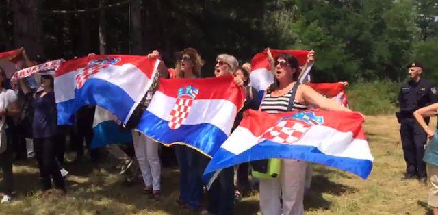 Srb pod opsadom policije, incidenti na godišnjici ustanka
