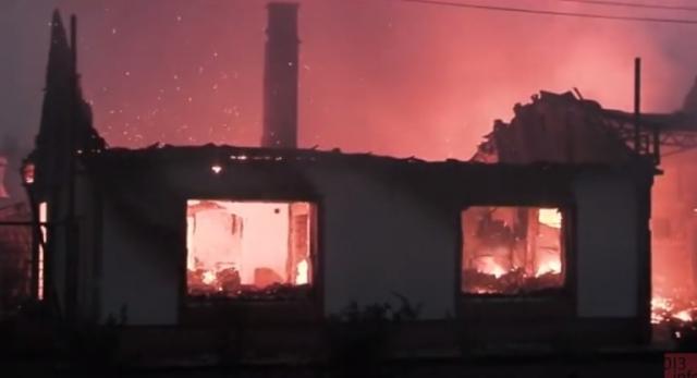 Kovačica: Izgoreli fabrika i salon nameštaja /VIDEO