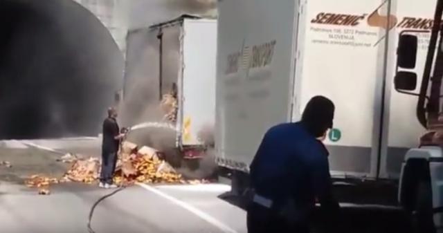 Požar u kanjonu Morače: Goreo kamion pun smokija /VIDEO