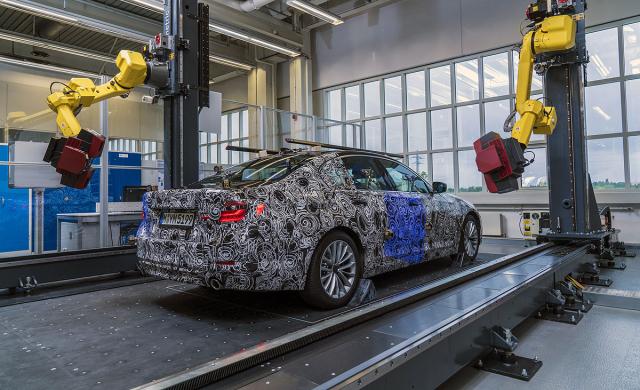 Nemačka preciznost:Roboti premeravaju novi BMW Serije 5