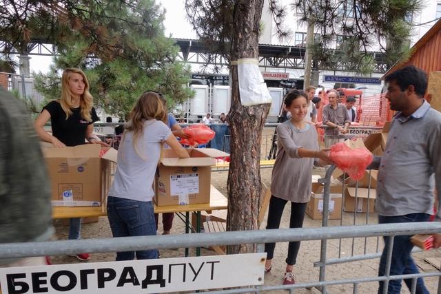 Distribution of hot meals for refugees starts at Info Park