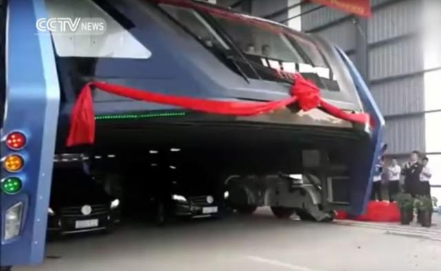 Kako je izgledala prva vožnja kineskog superautobusa