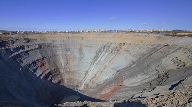 Najskuplja rupa na svetu toliko je velika da "guta" helikoptere