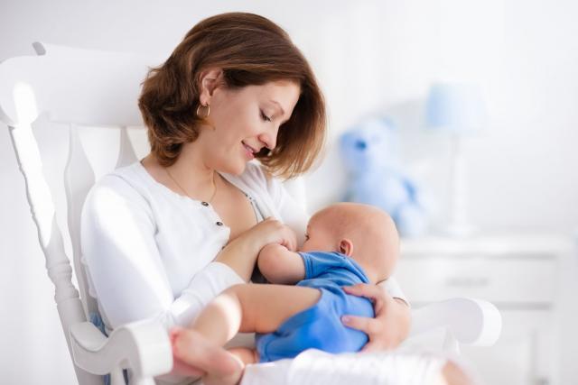 Prirodno ulje za majku i bebu: Melem koji neguje telo od glave do pete