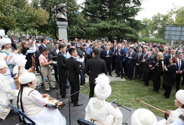 Bust of Kazakh poet Jambyl Jabayev unveiled in Belgrade
