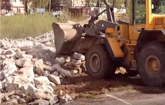 Police secure tearing down of monument raised to SPC bishop