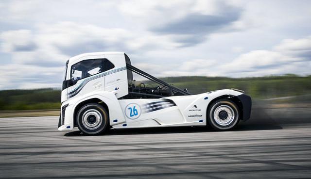 Najbrži kamion na svetu: Volvo "Gvozdeni vitez" (VIDEO)