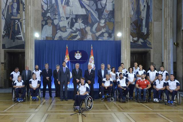 Nikolic hands national flag to Serbian Paralympic athletes