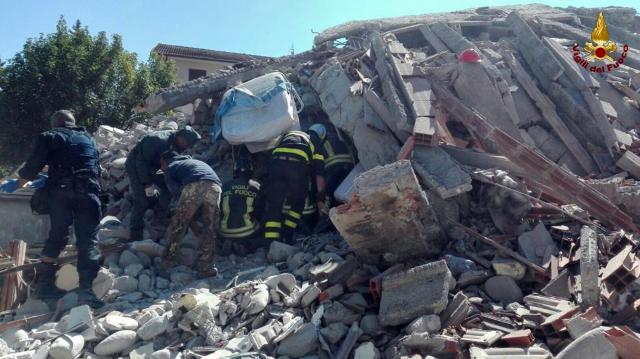 Migranti u Italiji pomažu meštanima posle zemljotresa