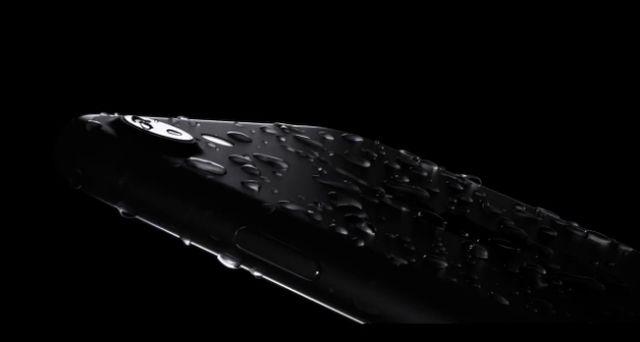 Apple: iPhone 7 je otporan na vodu i ima 