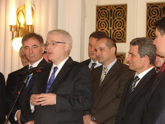 "Osuditi sve pokušaje afirmacije èetništva, ustaštva"