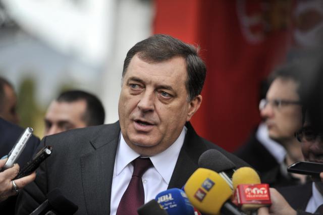 Dodik "not going to Moscow because of referendum"