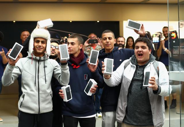 iPhone 7 od danas u prodaji, gužve pred Appleovim radnjama