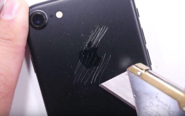 iPhone 7 Black Matte podvrgnut brutalnim testovima