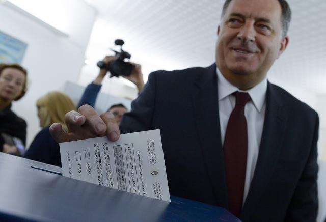 Dodik se "ušunjao" na izborno mesto: Važni izbori