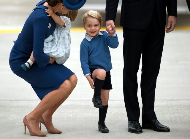 Princ Džordž nije želeo da se rukuje sa premijerom Kanade (FOTO)
