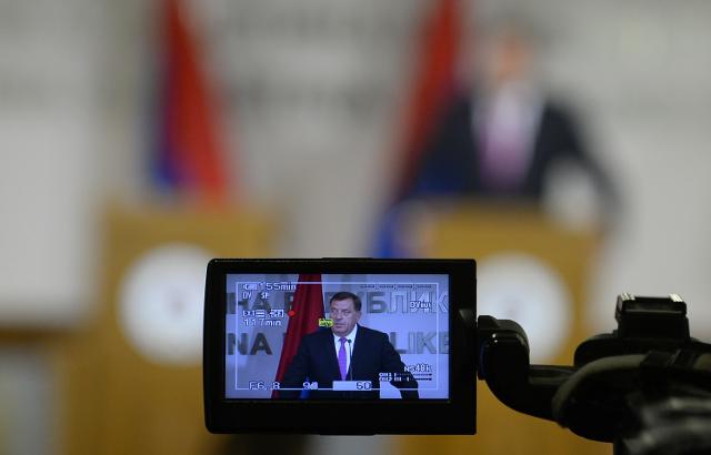 Milorad Dodik addresses a news conference (Tanjug)