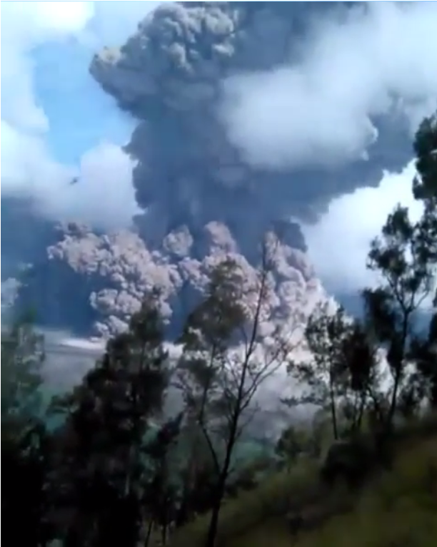 Indonežani evakuišu turiste zbog erupcije vulkana