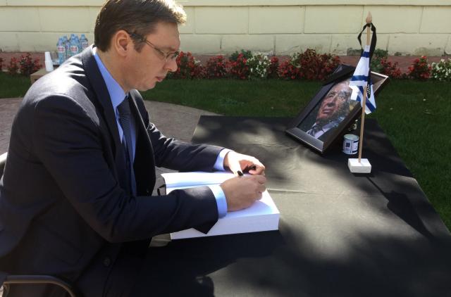 Vučić se upisao u Knjigu žalosti u Ambasadi Izraela